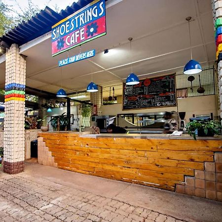 Shoestrings Backpackers Lodge Vic Falls Водопад Виктория Экстерьер фото