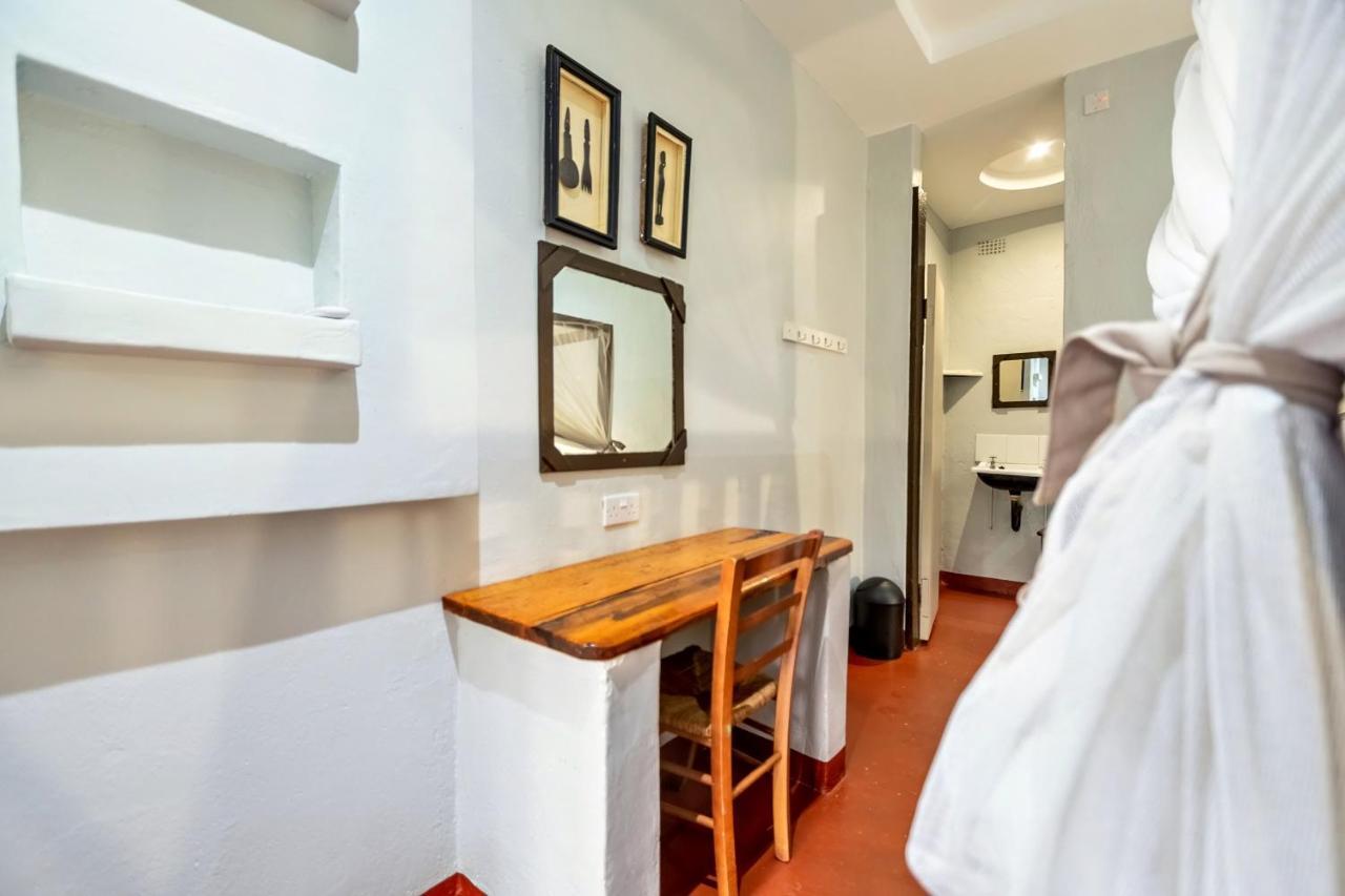 Shoestrings Backpackers Lodge Vic Falls Водопад Виктория Экстерьер фото