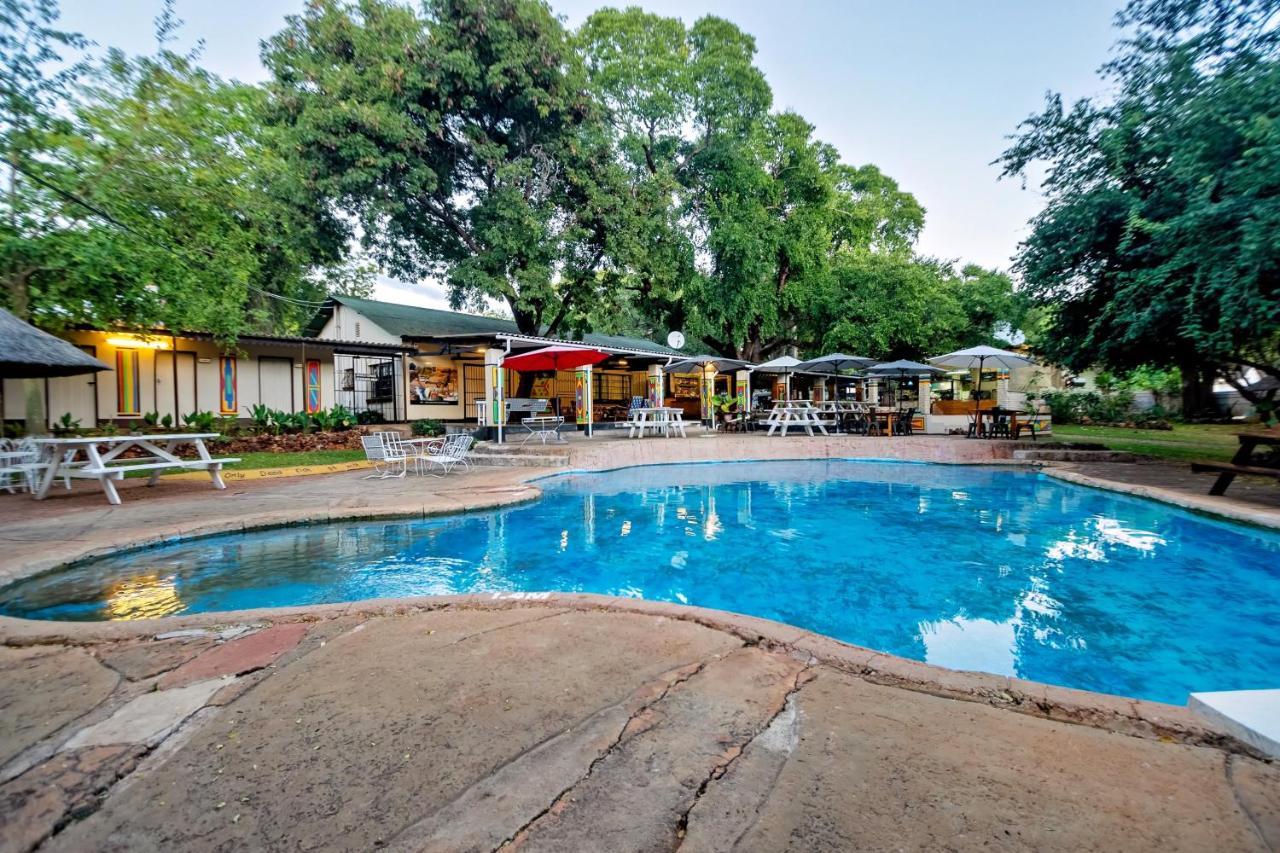 Shoestrings Backpackers Lodge Vic Falls Водопад Виктория Экстерьер фото