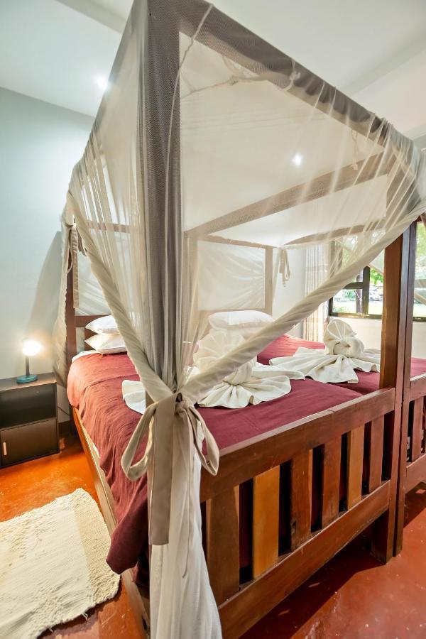 Shoestrings Backpackers Lodge Vic Falls Водопад Виктория Экстерьер фото