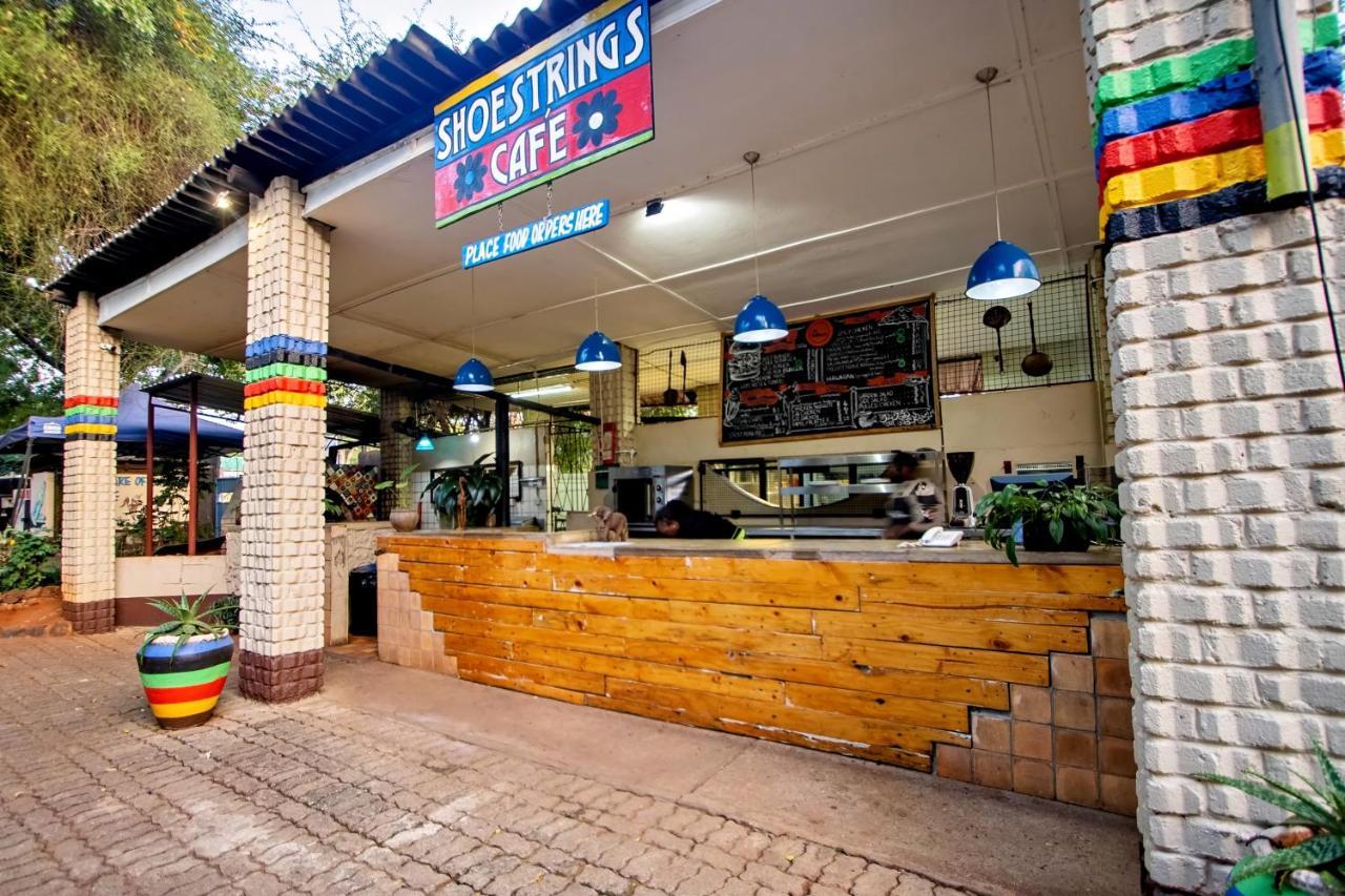 Shoestrings Backpackers Lodge Vic Falls Водопад Виктория Экстерьер фото