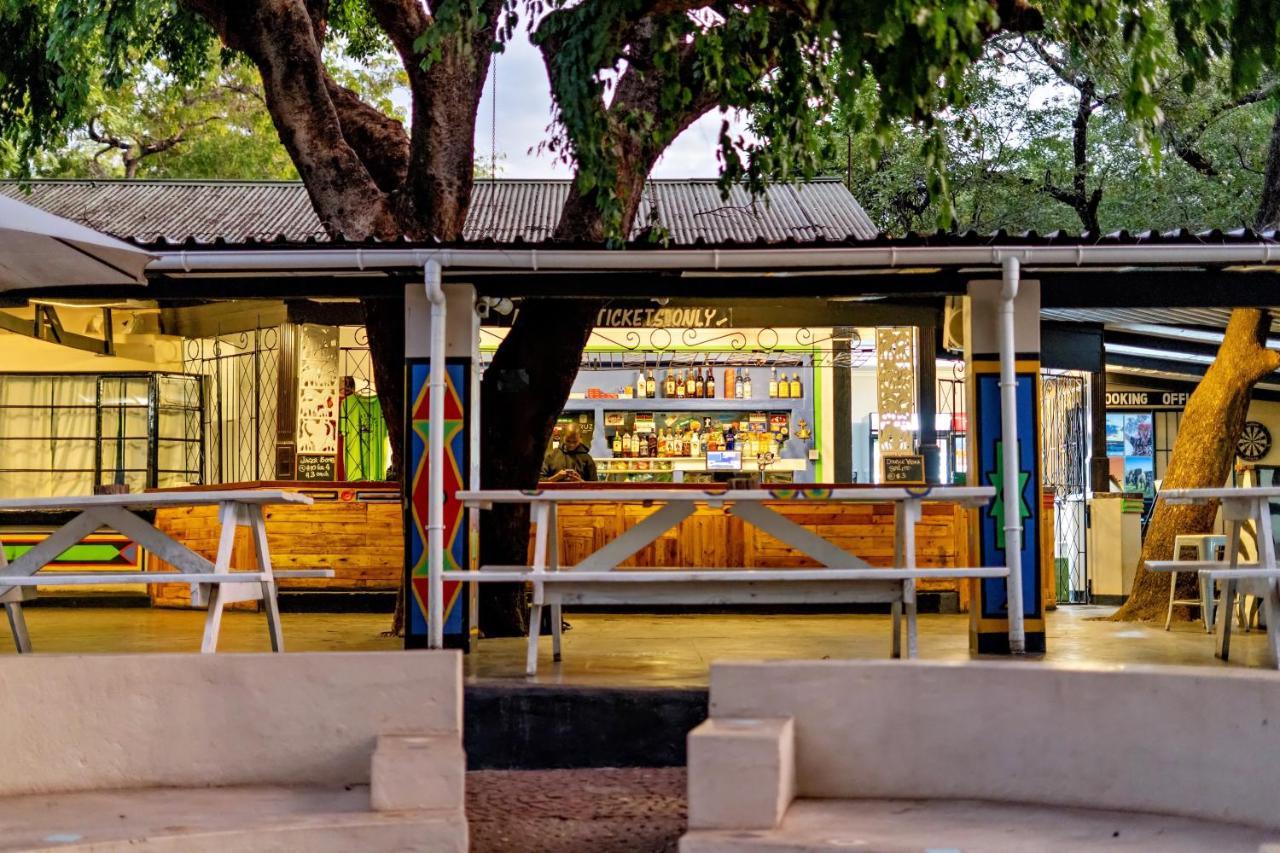 Shoestrings Backpackers Lodge Vic Falls Водопад Виктория Экстерьер фото