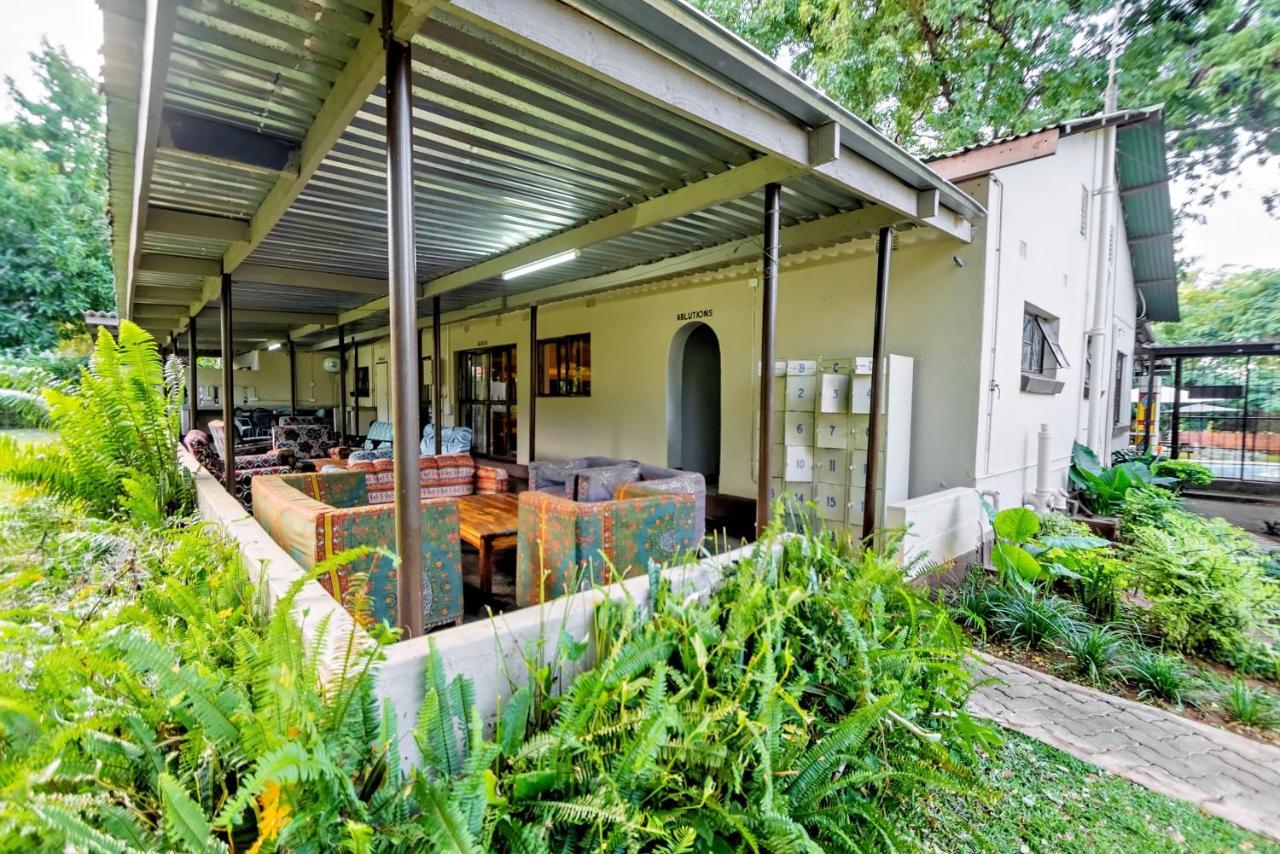 Shoestrings Backpackers Lodge Vic Falls Водопад Виктория Экстерьер фото